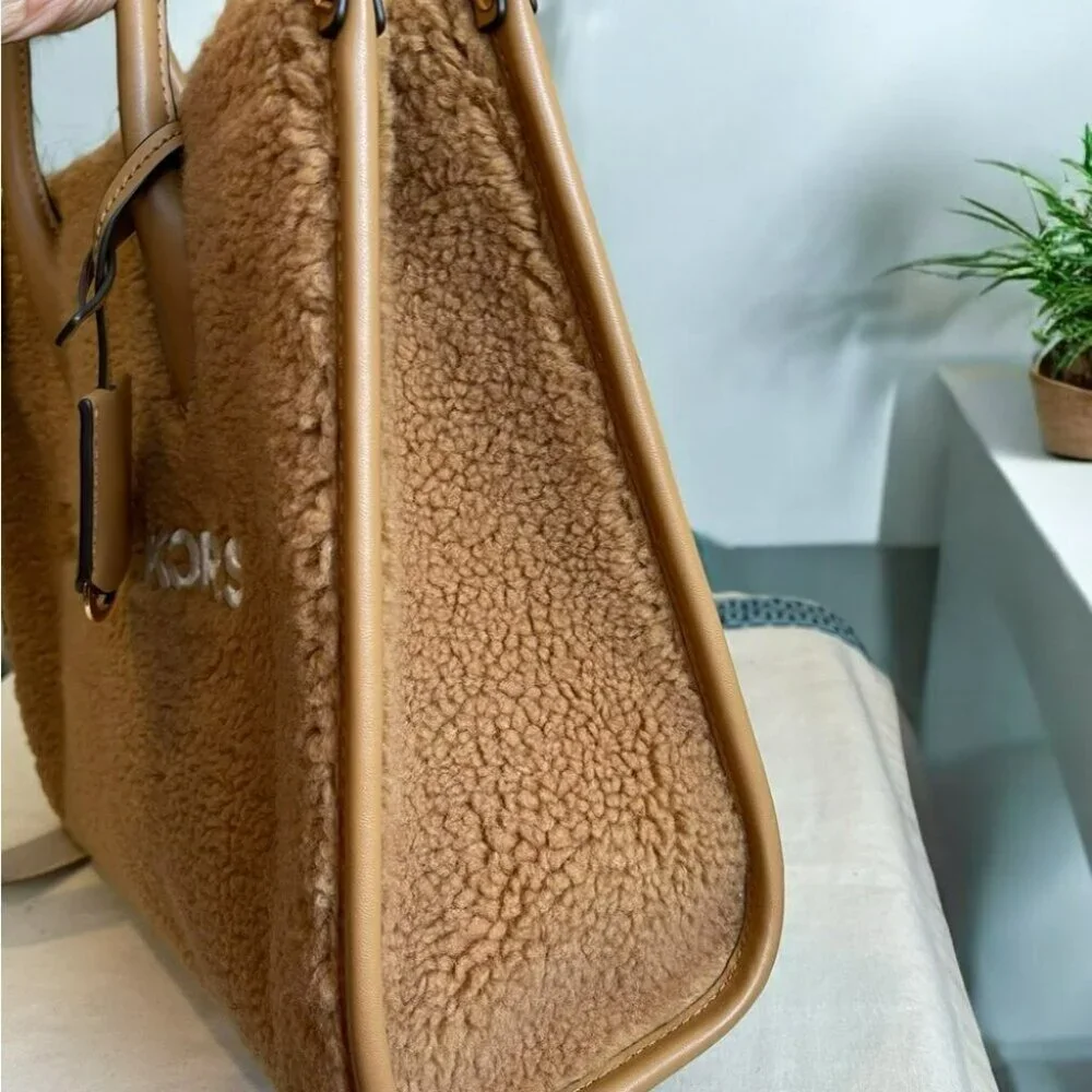 NEW Michael Kors Tote - Picture 5 of 8